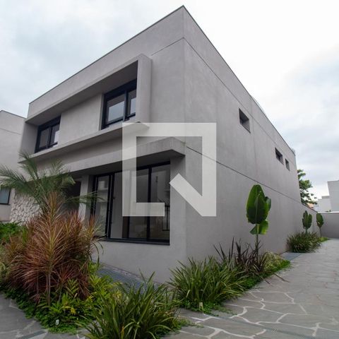 Casa à venda com 854m², 4 quartos e 6 vagas Casa à venda com 854m², 4 quartos e 6 vagasFachada