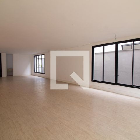 Casa à venda com 854m², 4 quartos e 6 vagas Casa à venda com 854m², 4 quartos e 6 vagasSala / Sala de Jantar