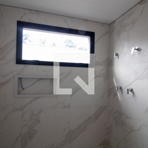 Casa à venda com 854m², 4 quartos e 6 vagas Casa à venda com 854m², 4 quartos e 6 vagasBanheiro da Suíte 2