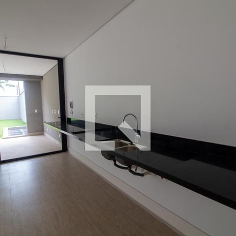 Casa à venda com 854m², 4 quartos e 6 vagas Casa à venda com 854m², 4 quartos e 6 vagasCozinha