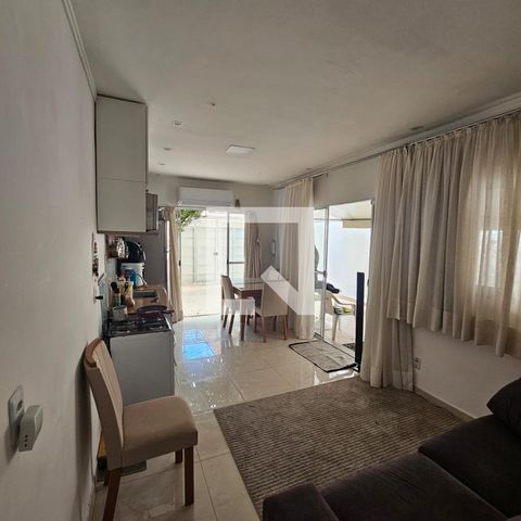 Casa à venda com 125m², 2 quartos e 2 vagas Casa à venda com 125m², 2 quartos e 2 vagasSala