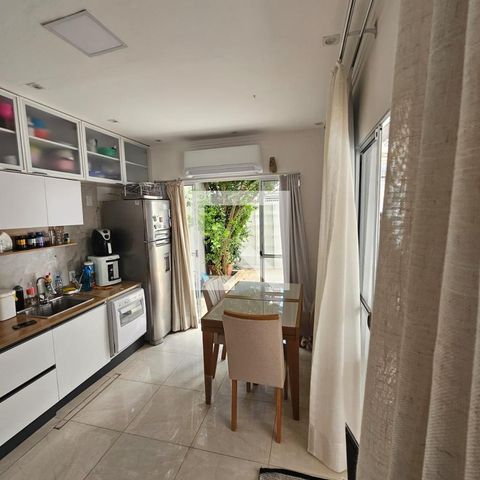 Casa à venda com 125m², 2 quartos e 2 vagas Casa à venda com 125m², 2 quartos e 2 vagasCozinha