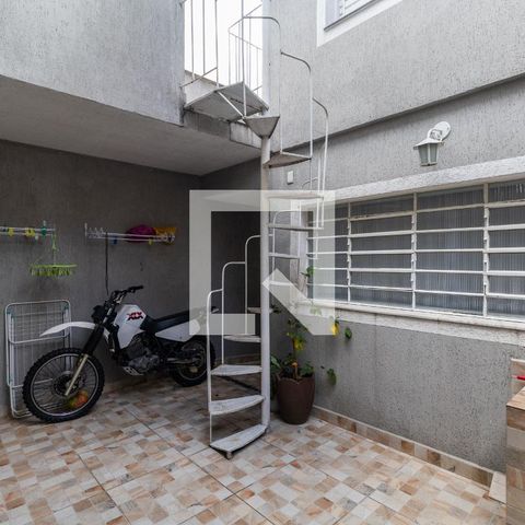 Casa à venda com 120m², 4 quartos e 2 vagas Casa à venda com 120m², 4 quartos e 2 vagasQuintal
