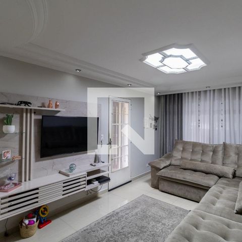 Casa à venda com 120m², 4 quartos e 2 vagas Casa à venda com 120m², 4 quartos e 2 vagasSala