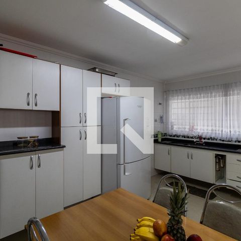 Casa à venda com 120m², 4 quartos e 2 vagas Casa à venda com 120m², 4 quartos e 2 vagasCozinha