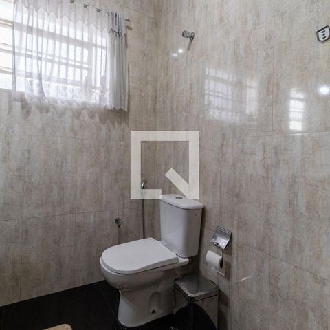 Casa à venda com 120m², 4 quartos e 2 vagas Casa à venda com 120m², 4 quartos e 2 vagasBanheiro