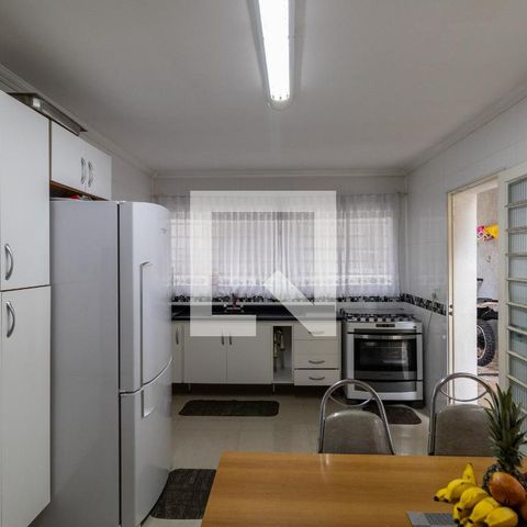 Casa à venda com 120m², 4 quartos e 2 vagas Casa à venda com 120m², 4 quartos e 2 vagasCozinha