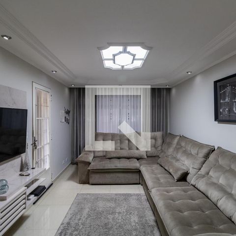 Casa à venda com 120m², 4 quartos e 2 vagas Casa à venda com 120m², 4 quartos e 2 vagasSala