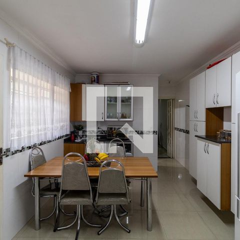 Casa à venda com 120m², 4 quartos e 2 vagas Casa à venda com 120m², 4 quartos e 2 vagasCozinha