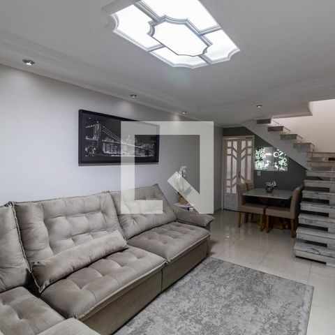 Casa à venda com 120m², 4 quartos e 2 vagas Casa à venda com 120m², 4 quartos e 2 vagasSala