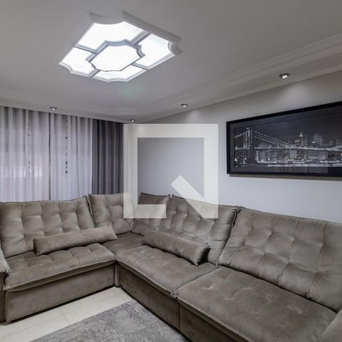 Casa à venda com 120m², 4 quartos e 2 vagas Casa à venda com 120m², 4 quartos e 2 vagasSala