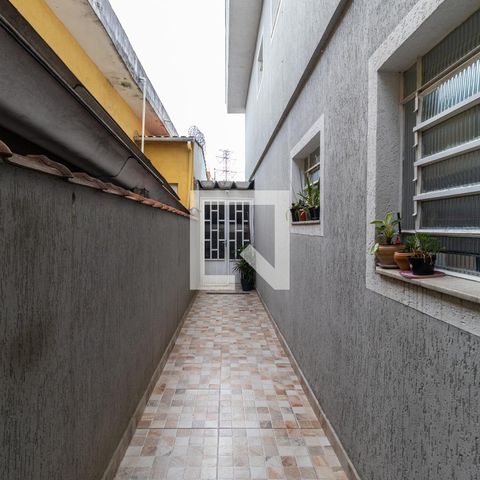 Casa à venda com 120m², 4 quartos e 2 vagas Casa à venda com 120m², 4 quartos e 2 vagasCorredor Lateral