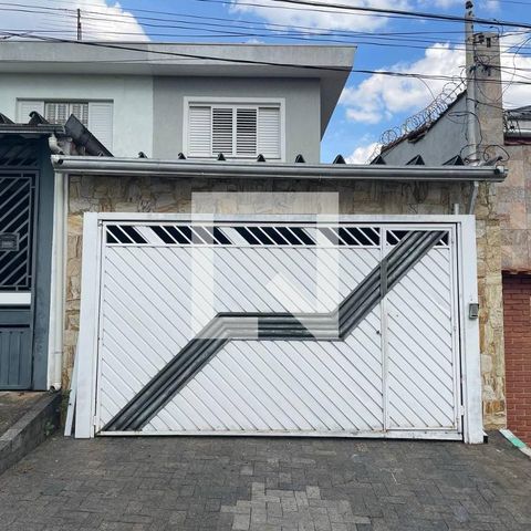 Casa à venda com 120m², 4 quartos e 2 vagas Casa à venda com 120m², 4 quartos e 2 vagasFachada