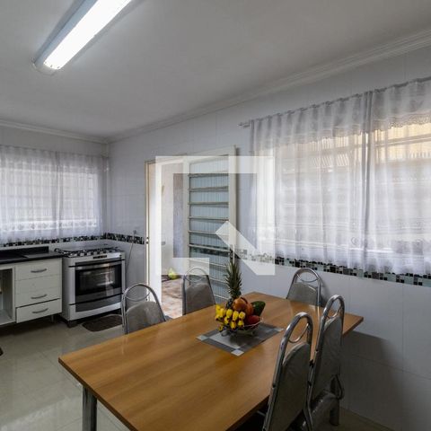 Casa à venda com 120m², 4 quartos e 2 vagas Casa à venda com 120m², 4 quartos e 2 vagasCozinha