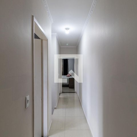Casa à venda com 120m², 4 quartos e 2 vagas Casa à venda com 120m², 4 quartos e 2 vagasCorredor