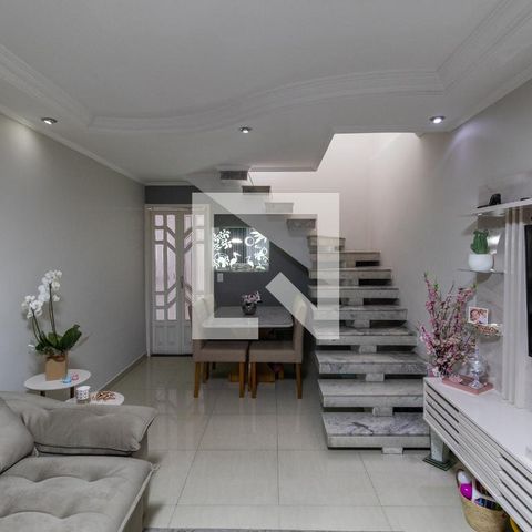 Casa à venda com 120m², 4 quartos e 2 vagas Casa à venda com 120m², 4 quartos e 2 vagasSala