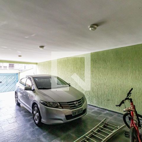 Casa à venda com 221m², 3 quartos e 6 vagas Casa à venda com 221m², 3 quartos e 6 vagasGaragem
