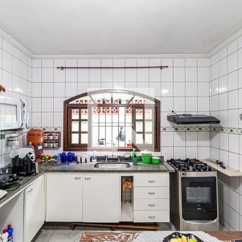 Casa à venda com 221m², 3 quartos e 6 vagas Casa à venda com 221m², 3 quartos e 6 vagasCozinha