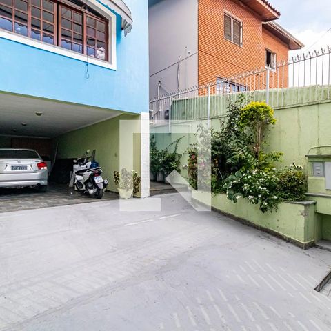 Casa à venda com 221m², 3 quartos e 6 vagas Casa à venda com 221m², 3 quartos e 6 vagasGaragem