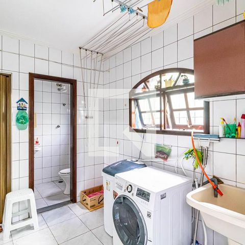 Casa à venda com 221m², 3 quartos e 6 vagas Casa à venda com 221m², 3 quartos e 6 vagasLavanderia