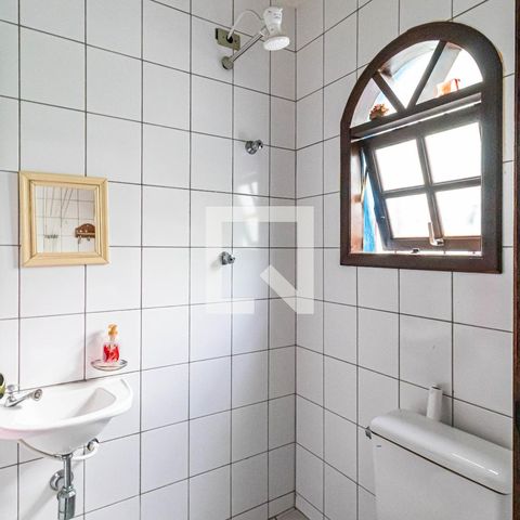 Casa à venda com 221m², 3 quartos e 6 vagas Casa à venda com 221m², 3 quartos e 6 vagasBanheiro de serviço