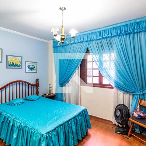 Casa à venda com 221m², 3 quartos e 6 vagas Casa à venda com 221m², 3 quartos e 6 vagasSuite