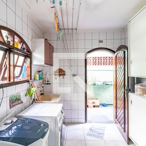 Casa à venda com 221m², 3 quartos e 6 vagas Casa à venda com 221m², 3 quartos e 6 vagasLavanderia