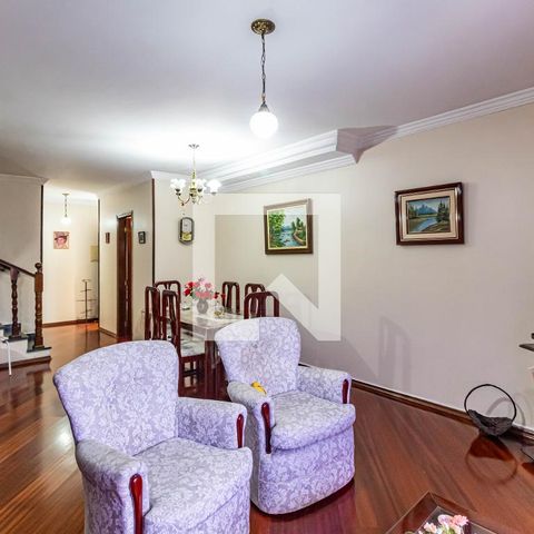 Casa à venda com 221m², 3 quartos e 6 vagas Casa à venda com 221m², 3 quartos e 6 vagasSala