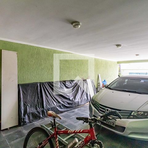 Casa à venda com 221m², 3 quartos e 6 vagas Casa à venda com 221m², 3 quartos e 6 vagasGaragem