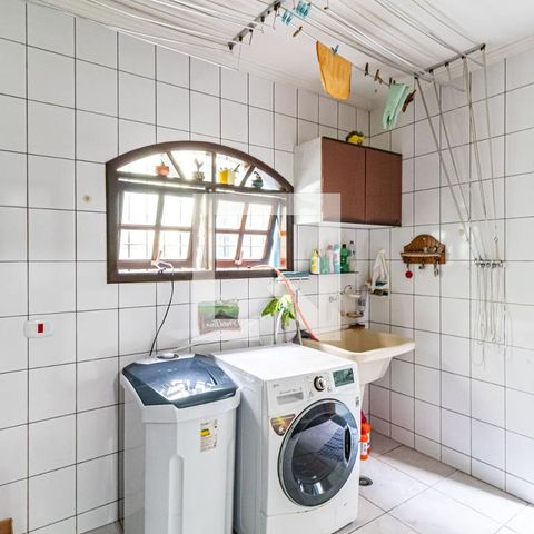 Casa à venda com 221m², 3 quartos e 6 vagas Casa à venda com 221m², 3 quartos e 6 vagasLavanderia