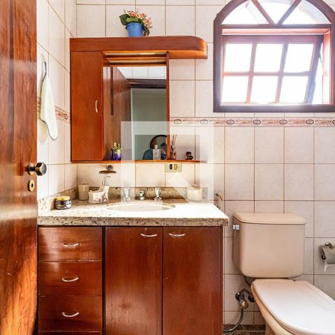 Casa à venda com 221m², 3 quartos e 6 vagas Casa à venda com 221m², 3 quartos e 6 vagasBanheiro social