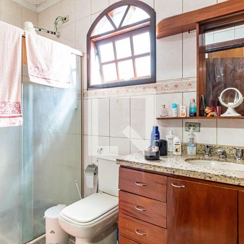 Casa à venda com 221m², 3 quartos e 6 vagas Casa à venda com 221m², 3 quartos e 6 vagasSuite - Banheiro