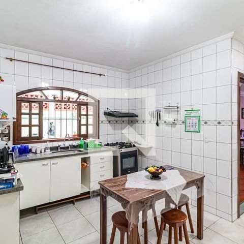 Casa à venda com 221m², 3 quartos e 6 vagas Casa à venda com 221m², 3 quartos e 6 vagasCozinha