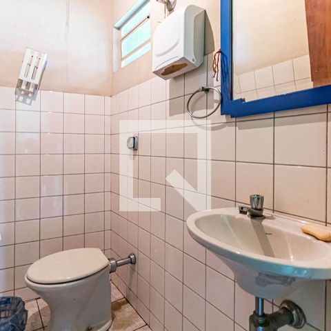 Casa à venda com 221m², 3 quartos e 6 vagas Casa à venda com 221m², 3 quartos e 6 vagasChurrasqueira - Banheiro