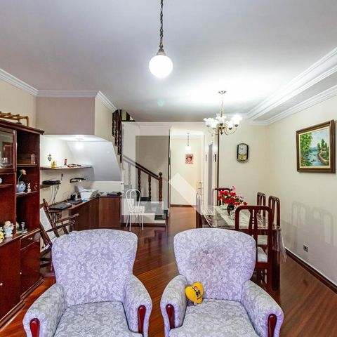 Casa à venda com 221m², 3 quartos e 6 vagas Casa à venda com 221m², 3 quartos e 6 vagasSala