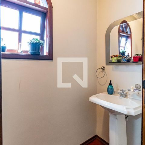 Casa à venda com 221m², 3 quartos e 6 vagas Casa à venda com 221m², 3 quartos e 6 vagasLavabo