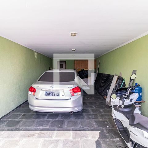 Casa à venda com 221m², 3 quartos e 6 vagas Casa à venda com 221m², 3 quartos e 6 vagasGaragem