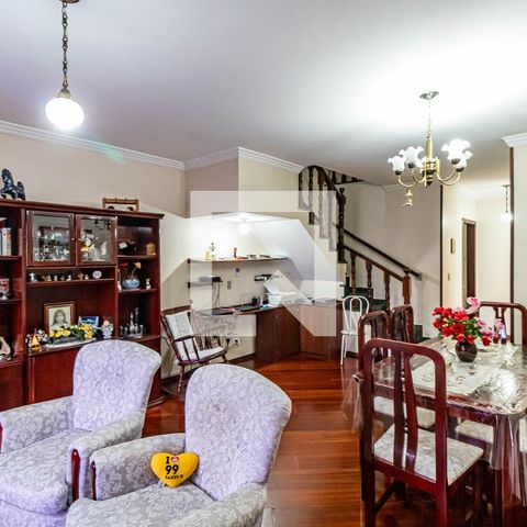 Casa à venda com 221m², 3 quartos e 6 vagas Casa à venda com 221m², 3 quartos e 6 vagasSala