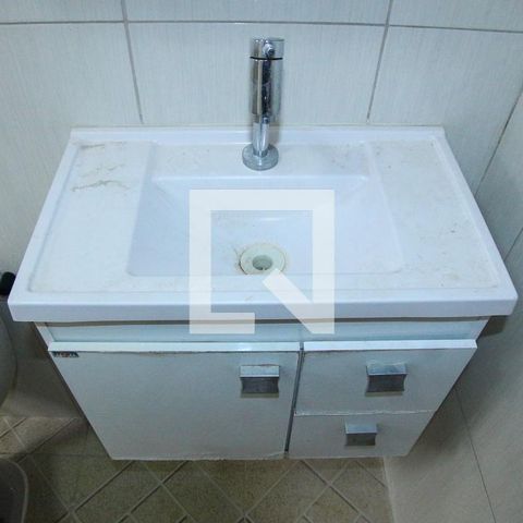 Casa à venda com 300m², 2 quartos e 2 vagas Casa à venda com 300m², 2 quartos e 2 vagasBanheiro