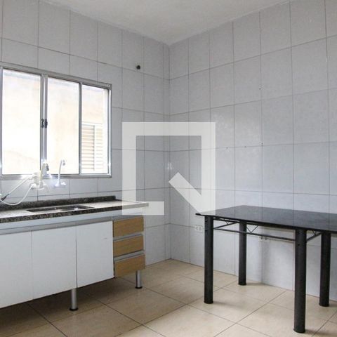 Casa à venda com 300m², 2 quartos e 2 vagas Casa à venda com 300m², 2 quartos e 2 vagasCozinha