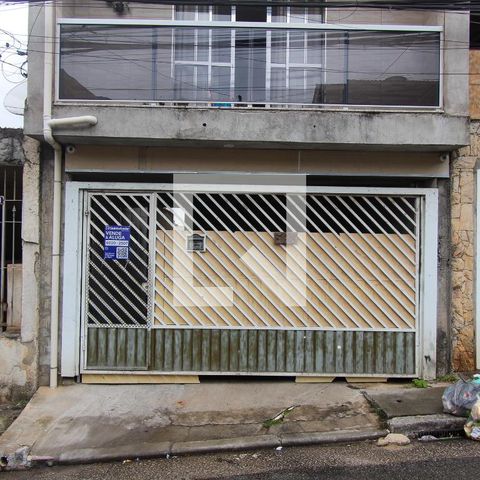 Casa à venda com 300m², 2 quartos e 2 vagas Casa à venda com 300m², 2 quartos e 2 vagasFachada