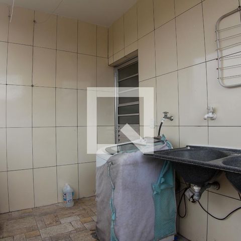 Casa à venda com 300m², 2 quartos e 2 vagas Casa à venda com 300m², 2 quartos e 2 vagasÁrea de Serviço