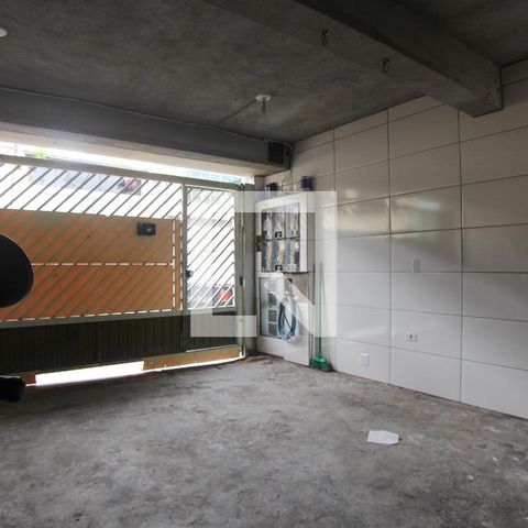 Casa à venda com 300m², 2 quartos e 2 vagas Casa à venda com 300m², 2 quartos e 2 vagasGaragem
