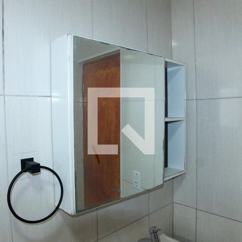 Casa à venda com 300m², 2 quartos e 2 vagas Casa à venda com 300m², 2 quartos e 2 vagasBanheiro