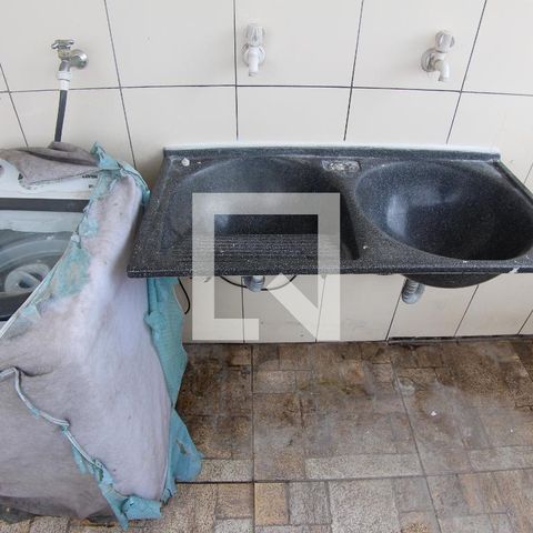 Casa à venda com 300m², 2 quartos e 2 vagas Casa à venda com 300m², 2 quartos e 2 vagasÁrea de Serviço