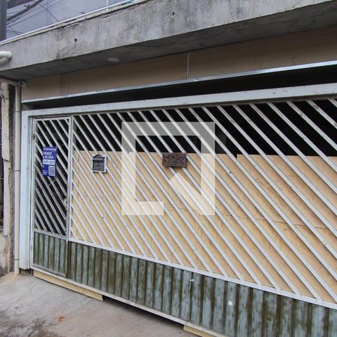 Casa à venda com 300m², 2 quartos e 2 vagas Casa à venda com 300m², 2 quartos e 2 vagasFachada