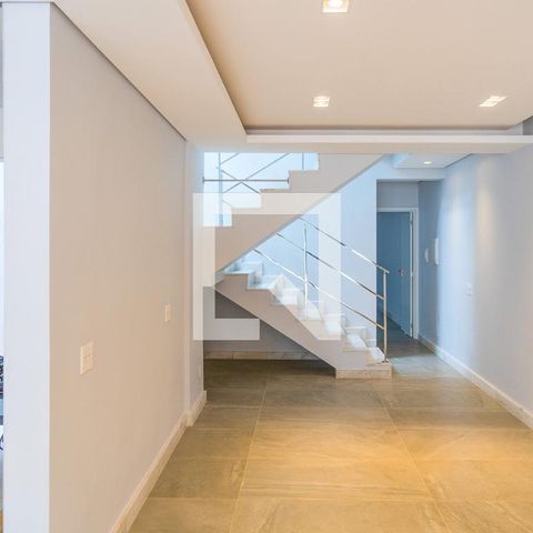Casa à venda com 205m², 4 quartos e 2 vagas Casa à venda com 205m², 4 quartos e 2 vagasSala