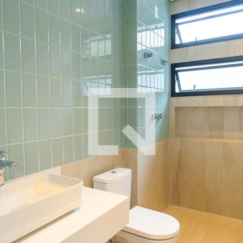 Casa à venda com 205m², 4 quartos e 2 vagas Casa à venda com 205m², 4 quartos e 2 vagasBanheiro