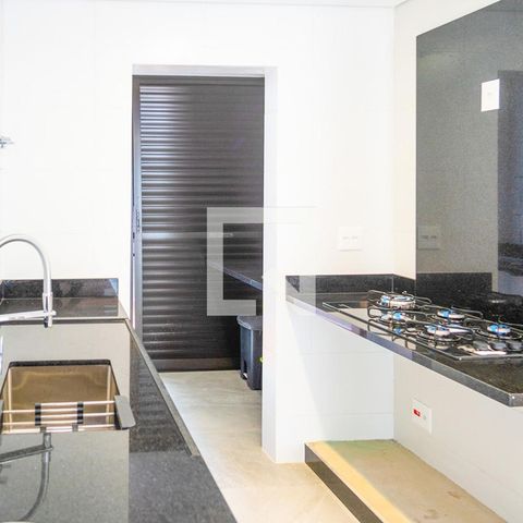 Casa à venda com 205m², 4 quartos e 2 vagas Casa à venda com 205m², 4 quartos e 2 vagasCozinha