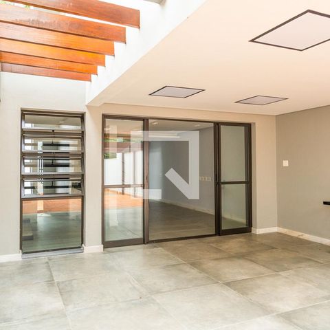 Casa à venda com 205m², 4 quartos e 2 vagas Casa à venda com 205m², 4 quartos e 2 vagasÁrea comum